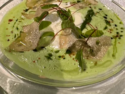 Oeuf parfait avec espuma d’asperges d’Alsace vertes