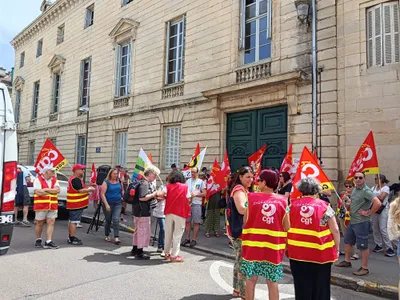 « Le 1er mai ne se passe pas au travail ! » : une cinquantaine de...