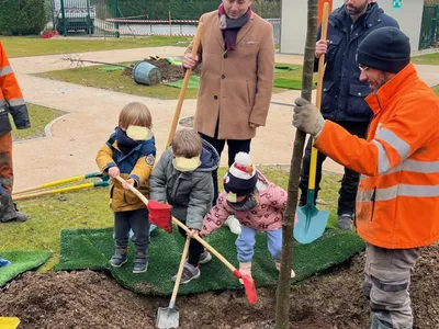 Chevigny-Saint-Sauveur célèbre la plantation de son 3 000ᵉ arbre en...