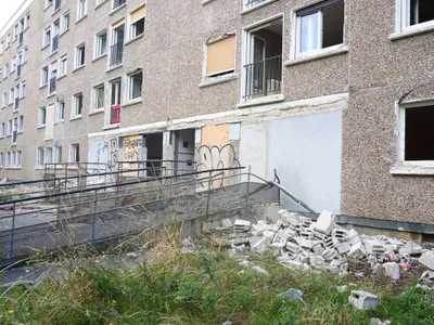 Les travaux de démolition de la résidence du parc à Moissy-Cramayel...