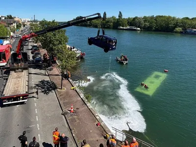 Un bus est tombé dans la Seine ce matin à Juvisy-sur-Orge.