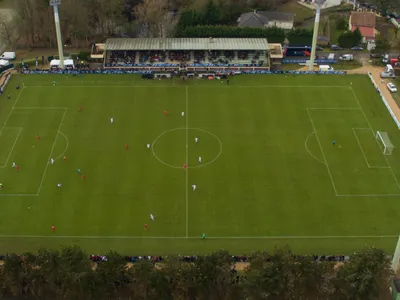 L'état du stade Léo Lagrange, à Sainte-Geneviève-des-Bois, pointé...