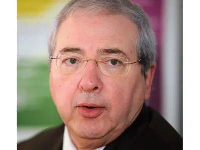 Île-de-France : Valérie Pécresse rend hommage à Jean-Paul Huchon,...