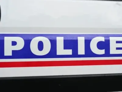 Les Mureaux : un homme poignardé devant un centre commercial