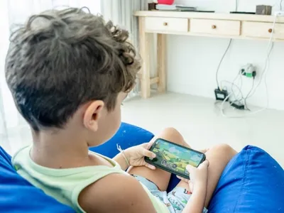 Collégiens et lycéens devront laisser les écrans une fois par mois