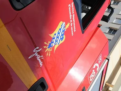 Un parking attaqué par les flammes à Carrières-sous-Poissy