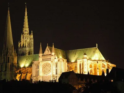 Un curieux ballet ce matin autour de la cathédrale de Chartres