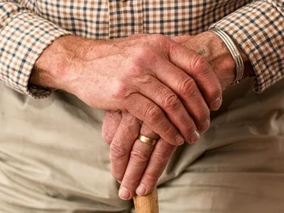 Chatou : un habitant de 99 ans repousse et fait fuir deux cambrioleurs