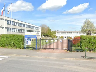 Senlis : un enseignant du lycée Amyot d'Inville accusé par un élève