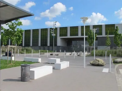 Entre 300 et 400 élèves du lycée Balzac à Mitry-Mory se sont...