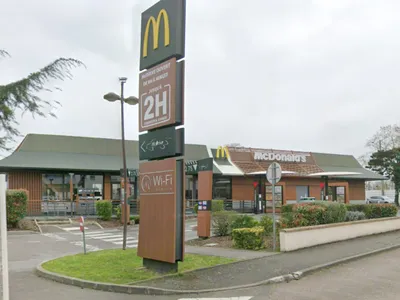 Un homme blessé au tournevis sur le parking d’un McDonald’s de...
