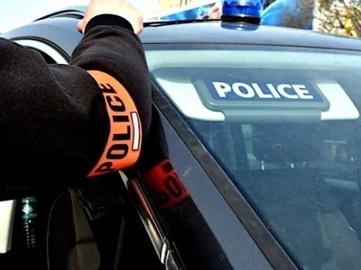 Une policière corrompue et son compagnon arrêtés pour avoir vendu...