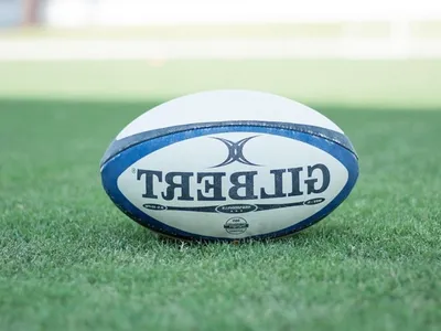 Quatre joueuses de rugby débarquent par surprise dans une école de...