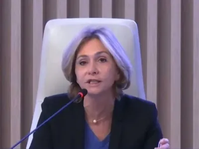 Un gros chèque pour rénover le Clos des Aunettes à Évry-Courcouronnes