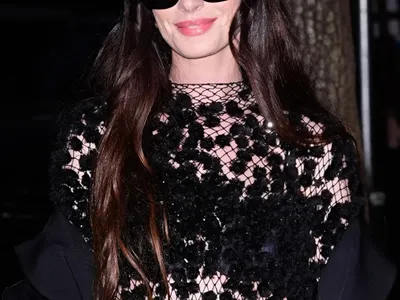 FG CHIC : Anne Hathaway ou l’art du mirage maîtrisé, quand...