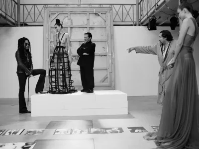 FG CHIC : Azzedine Alaïa, la mode sculptée s’expose à San Francisco