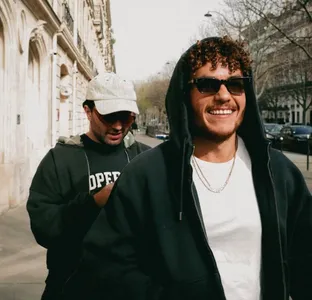 ANOTR poursuit sa métamorphose avdc Talk To You