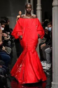 FG CHIC : Pieter Mulier, l’élégance d’un renouveau chez Alaïa 