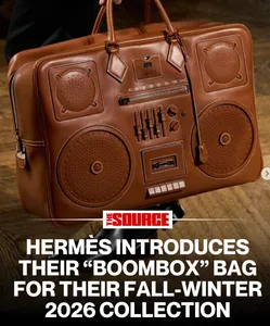 FG CHIC : Hermès fait résonner la mode le sac Boombox Plume,...