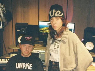 Quelle rentrée pour Chloé Caillet avec Come Back 2 Me !