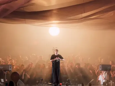Fred again et la musique est une expérience collective