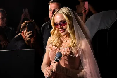 Madonna, back to the clubs