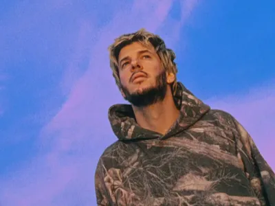 Fakear continue de dévoiler son prochain album avec L'aube
