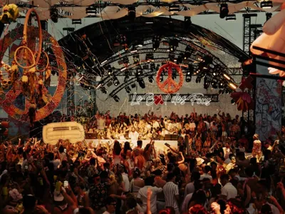 Pour Halloween, le Bal des Fous exporte sa folie à Paris