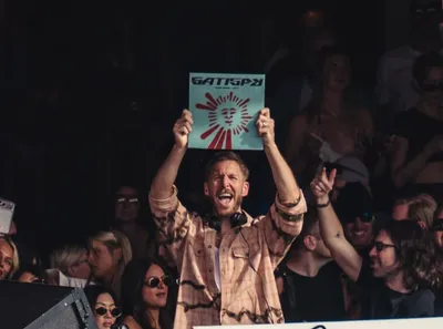 Calvin Harris et Jazzy lancent l’été avec Satisfy