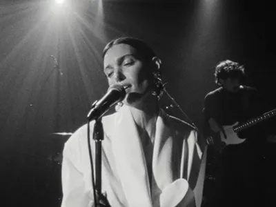 The way we touch, encore un single réussi pour Charlotte Cardin