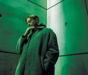 DJ Seinfeld, le producteur suédois en quête de sens