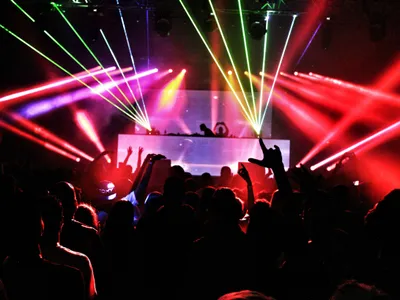 Paris, 'pas une ville de clubbing' ? Mais alors c'est quoi ce...