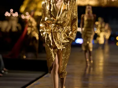 Saint Laurent : l’adieu en or d’Anthony Vaccarello