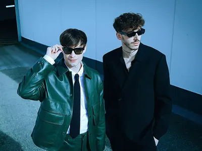 FG CHIC : SAULTS — L’ÉLECTRICITÉ DU DÉSIR, LA PRÉCISION DU STYLE 