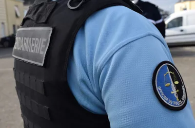 Un gendarme entre la vie et la mort après avoir sauté du pont de...