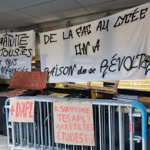 Blocages de lycées : une cinquantaine d'établissements touchés dans...