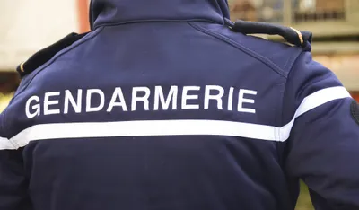 Deux gendarmes renversés sur la RN 57, le conducteur activement...