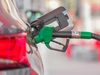 Prix à la pompe : le gouvernement dévoile un nouveau paquet d'aides...