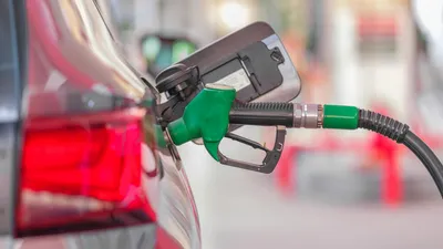 Prix à la pompe : le gouvernement dévoile un nouveau paquet d'aides...