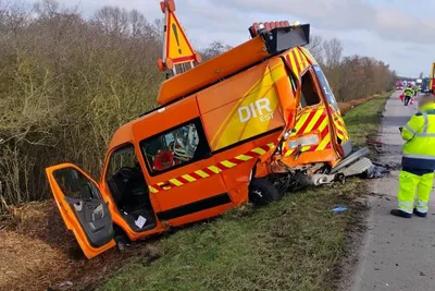 RN4 près de Lunéville : un fourgon de la DIR Est percuté à deux...