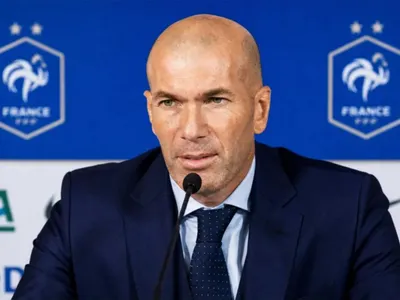 Zinédine Zidane officiellement nommé sélectionneur de l'équipe de...