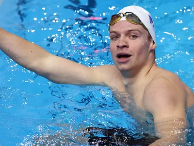 Léon Marchand pulvérise son record sur 400m nage libre