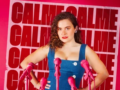 Humour : Swann Périssé débarque dans le Sud avec “Calme”, un...