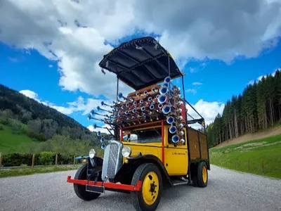 Insolite : un camion Citroën de 1935 armé de 42 klaxons part en...