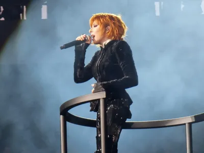 Mylène Farmer signe un titre pour le film Scrooge