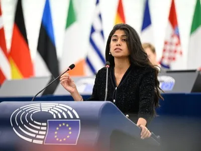 Menaces contre Rima Hassan : un homme jugé à Cahors