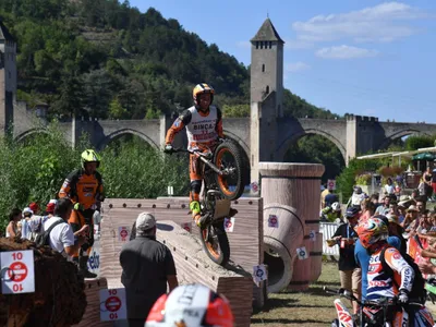 Cahors : les meilleurs pilotes mondiaux au pied du pont Valentré