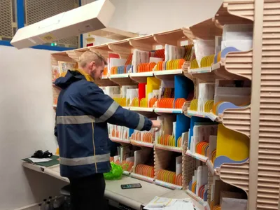 La Poste adapte ses activités face aux nombre de colis en hausse et...