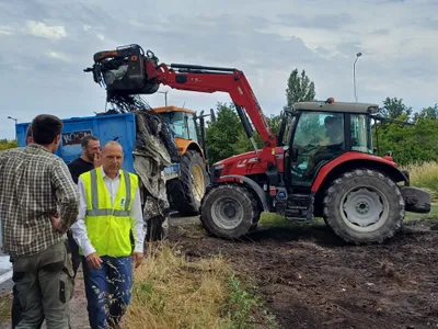 Lot : les agriculteurs nettoient les ronds-points, le coût interroge