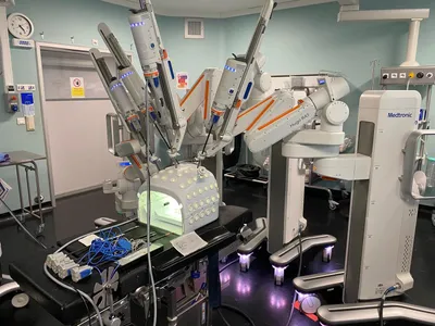 Cahors : les premières opérations du robot chirurgical sont lancées